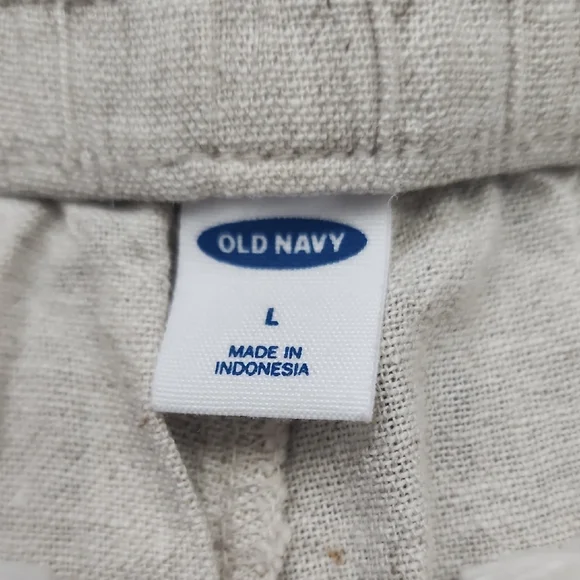 Old Navy Taupe High-Waist Linen-Blend Shorts - Picture 3 of 6
